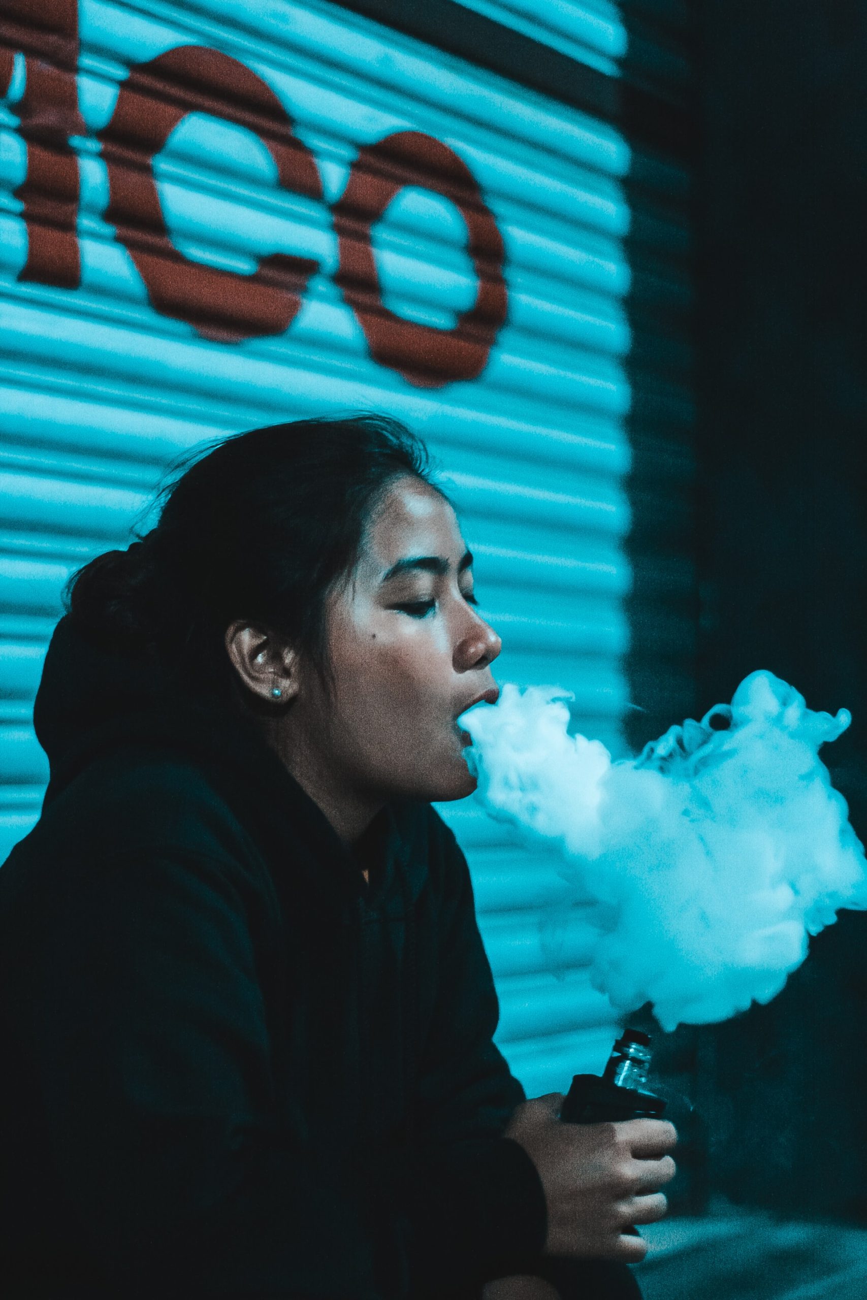 girl vaping